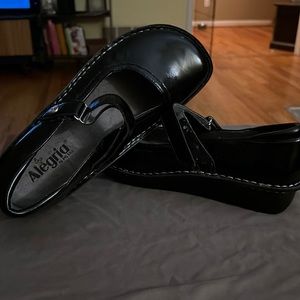 Alegria Belle Patent Leather Mary Jane Clogs Sz 40